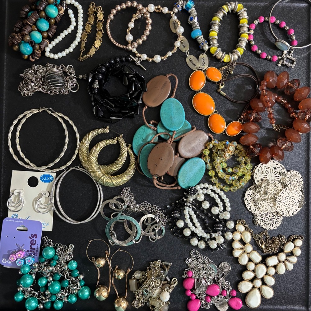 Wearable Jewelry Costume Assorted Necklaces Bracelets etc Resell Gift UB301